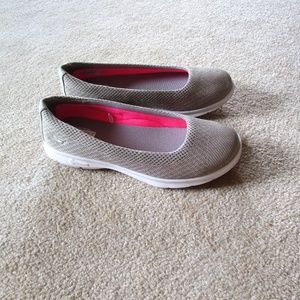 Women's Size 9 Skechers Go Step Taupe Shoes